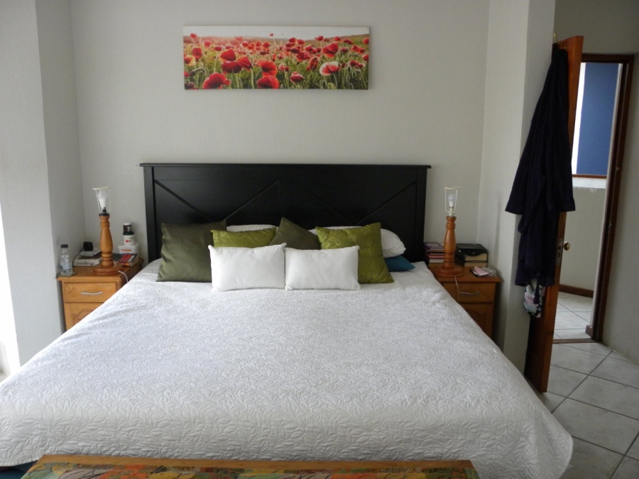 5 Bedroom Property for Sale in Wavecrest Eastern Cape